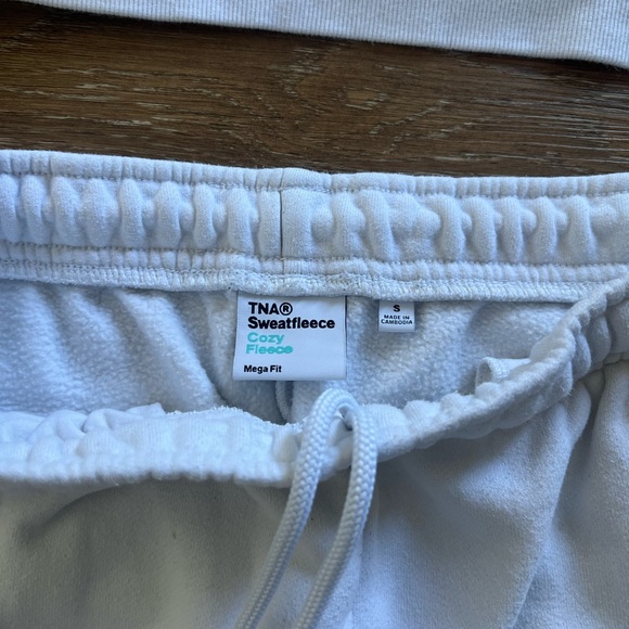 Aritzia cargo sweatpant and cropped sweatshirt - Picture 3 of 3